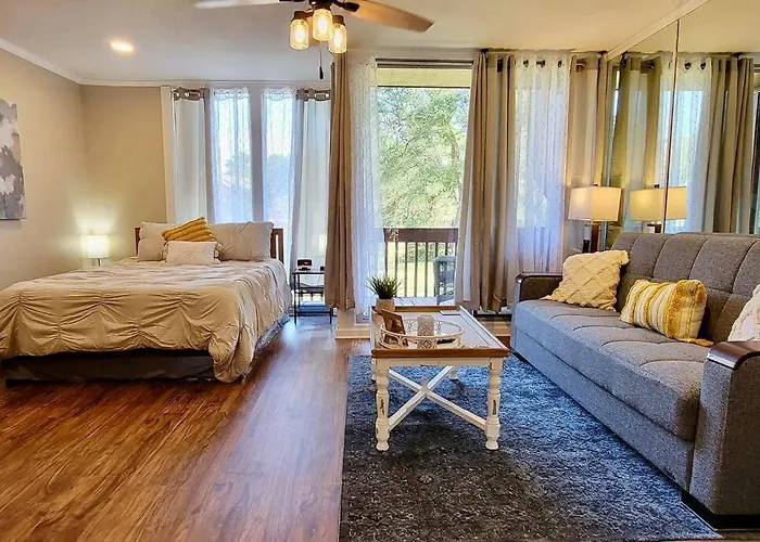 Lakeside Villa - Quite Location, Walk To The Pool And To The Country Club