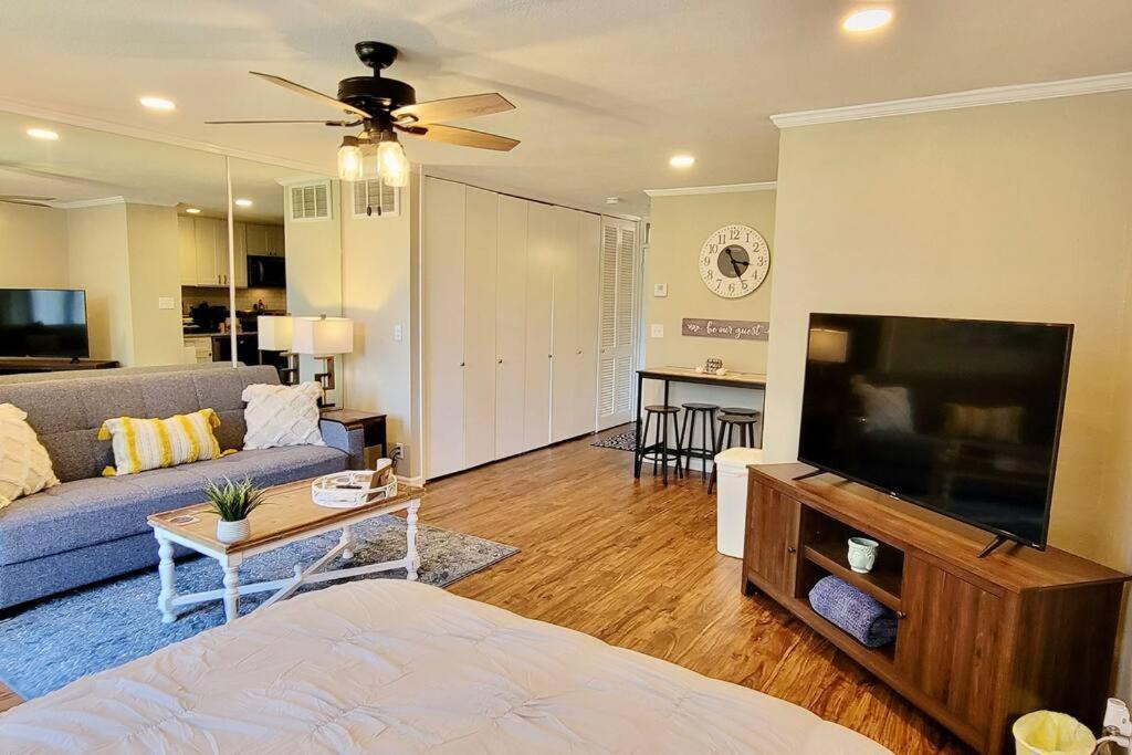 Lakeside - Quite Location, Walk To The Pool And To The Country Club Appartement *