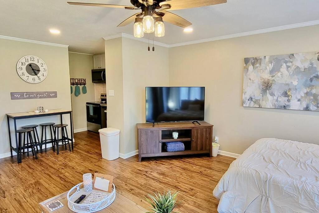 Lakeside - Quite Location, Walk To The Pool And To The Country Club *