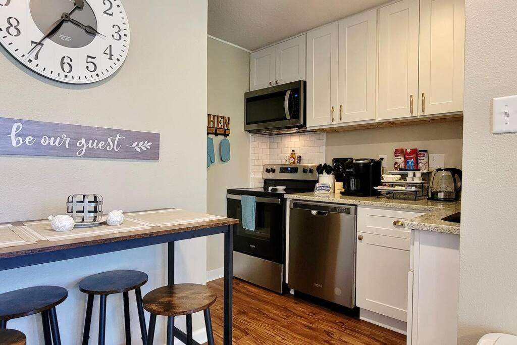 Lakeside - Quite Location, Walk To The Pool And To The Country Club * Diamondhead