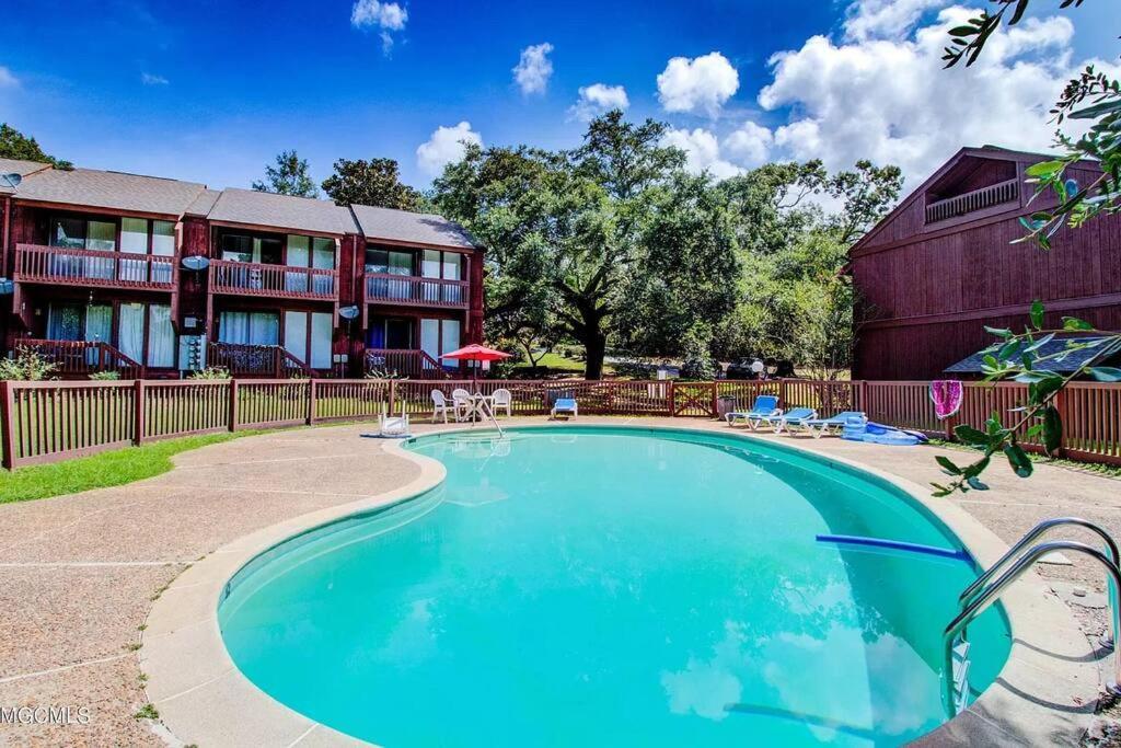 Lakeside - Quite Location, Walk To The Pool And To The Country Club Appartement Diamondhead