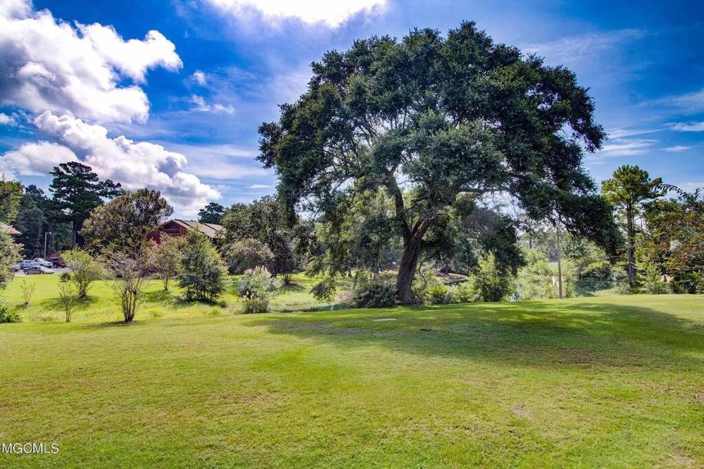 Lakeside - Quite Location, Walk To The Pool And To The Country Club *